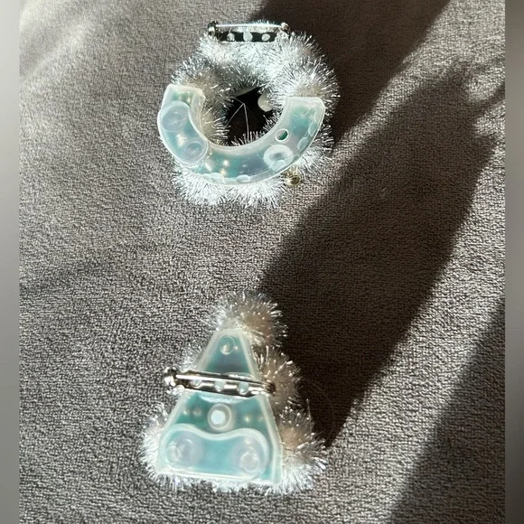 Vintage Christmas Tree and Wreath Brooch - Picture 3 of 4